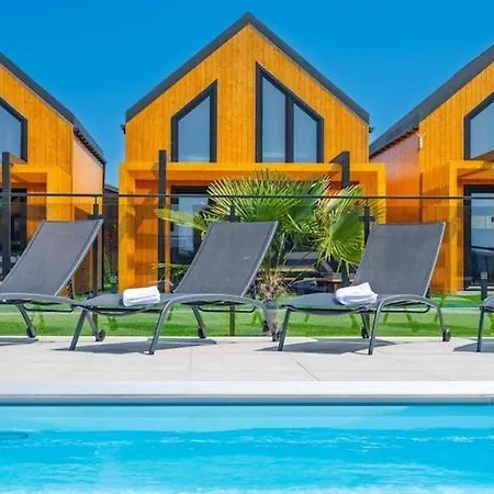 Large Homes, Pool, Sauna, Jacuzzi