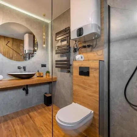 Large Homes, Pool, Sauna, Jacuzzi بيت للعطل