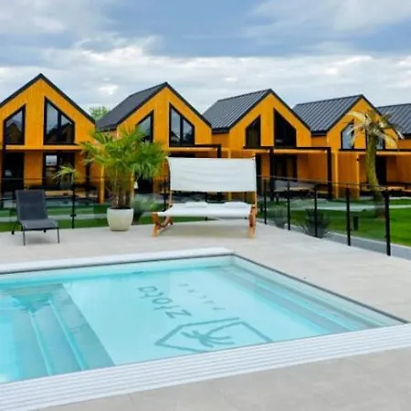 Large Homes, Pool, Sauna, Jacuzzi بيت للعطل *