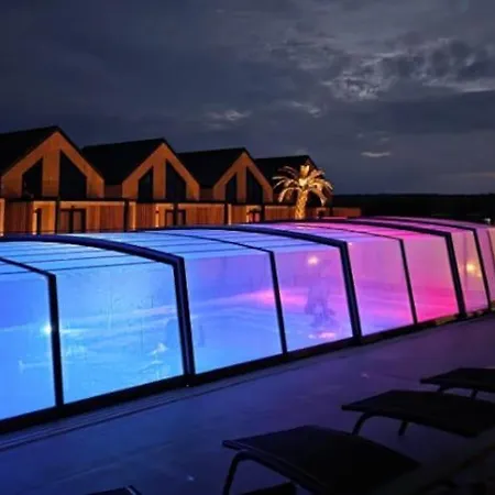بيت للعطل Large Homes, Pool, Sauna, Jacuzzi *