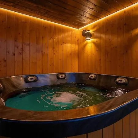 بيت للعطل Large Homes, Pool, Sauna, Jacuzzi Kopań