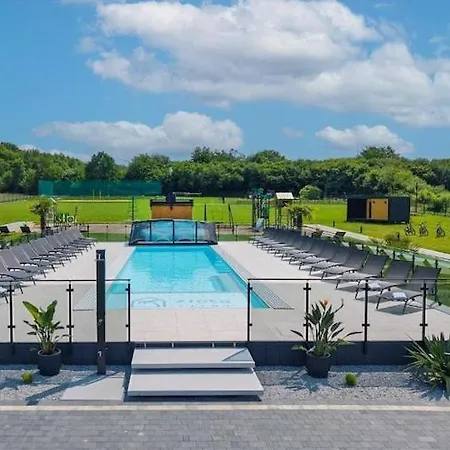 بيت للعطل Large Homes, Pool, Sauna, Jacuzzi