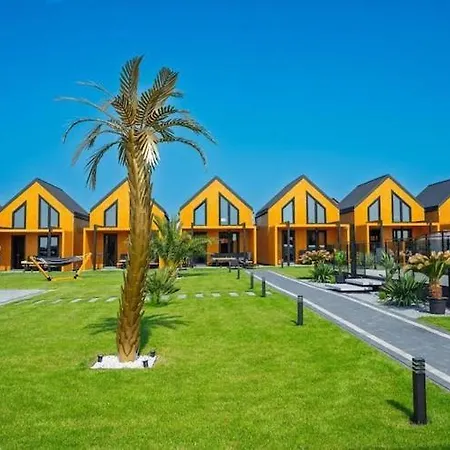 Large Homes, Pool, Sauna, Jacuzzi بيت للعطل Kopań